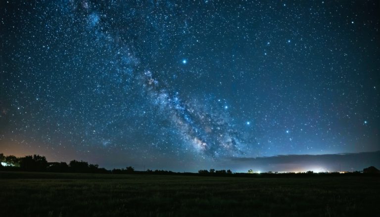 Déverrouiller la nuit : Célébrez la Journée internationale de l'astronomie 2025 et explorez le cosmos depuis votre jardin.